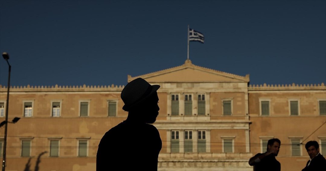 AFP: 10 χρόνια μετά, η Ελλάδα κινδυνεύει με νέα ύφεση