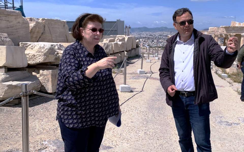 Αυτοψία Μενδώνη στην Ακρόπολη πριν το μνημείο ξανανοίξει για το κοινό | ΠΟΛΙΤΙΚΗ