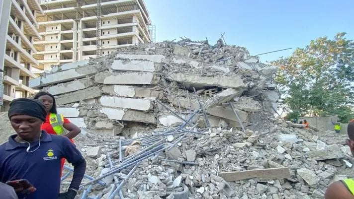 Κατέρρευσε υπό ανέγερση κτίριο- Εγκλωβίστηκαν εργάτες στα ερείπια