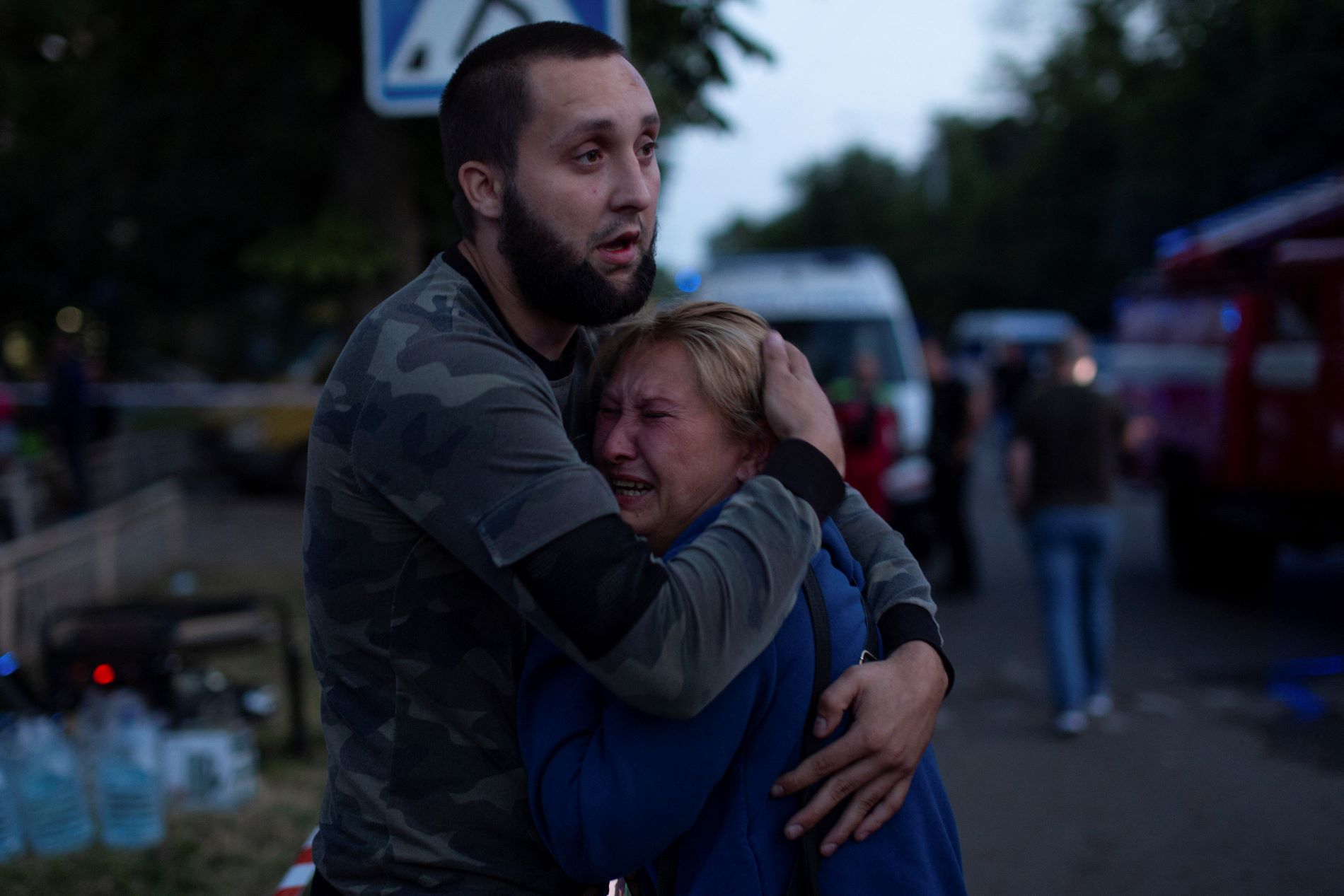Τουλάχιστον τρεις οι νεκροί και 42 οι τραυματίες από την ρωσική πυραυλική επίθεση στο Κραματόρσκ