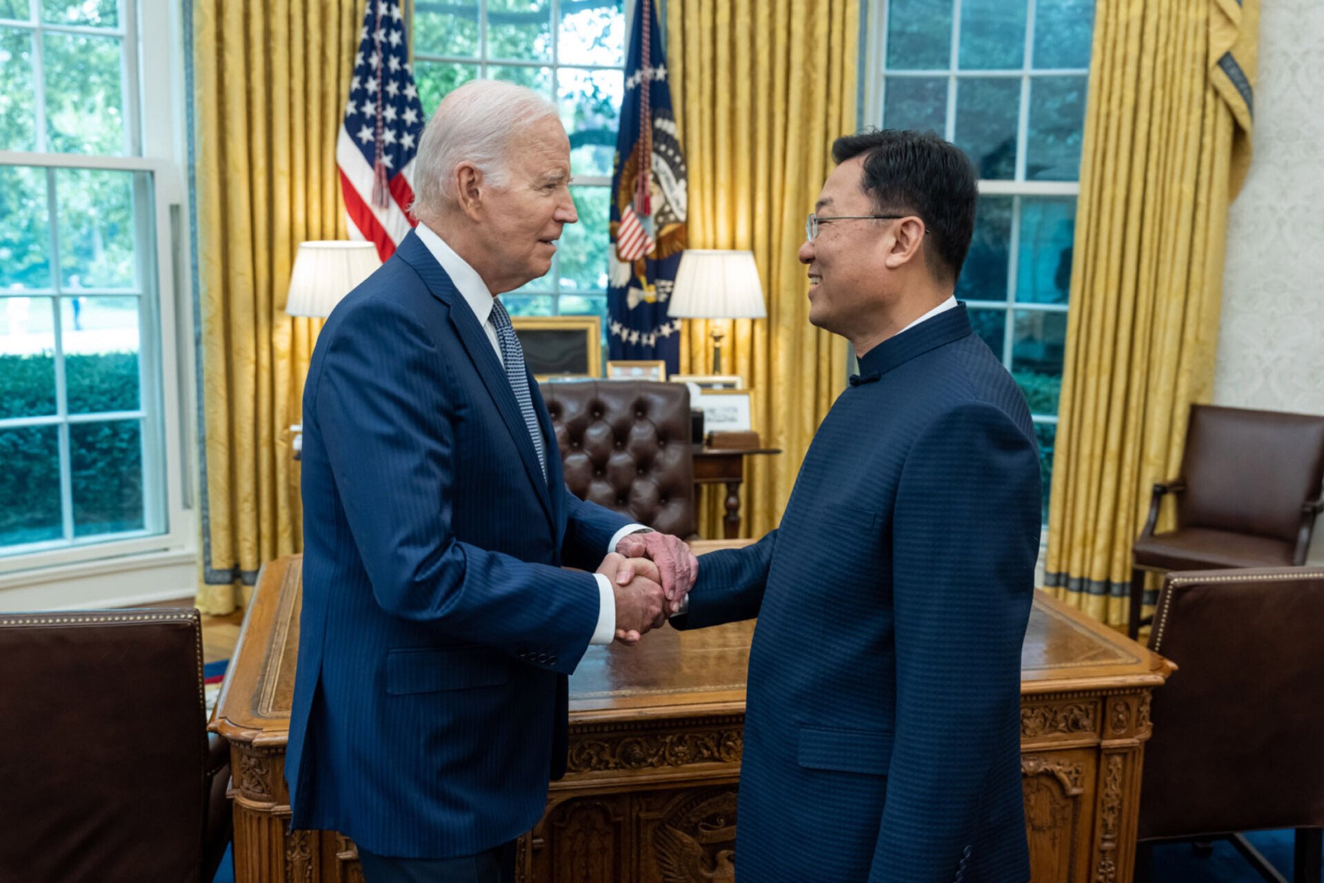 Ο Κινέζος πρεσβευτής στις ΗΠΑ συνάντησε τον Μπάιντεν στον Λευκό Οίκο