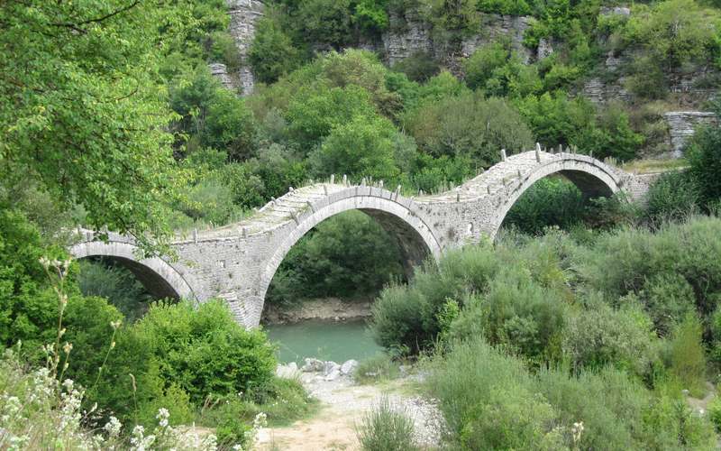 Ζαγοροχώρια πέτρινο γεφύρι